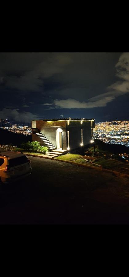 Villa La Casa En El Aire Medellín Exterior foto